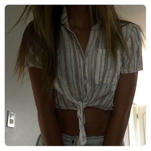 Forever 21 Cropped button-up tied striped t-shirt